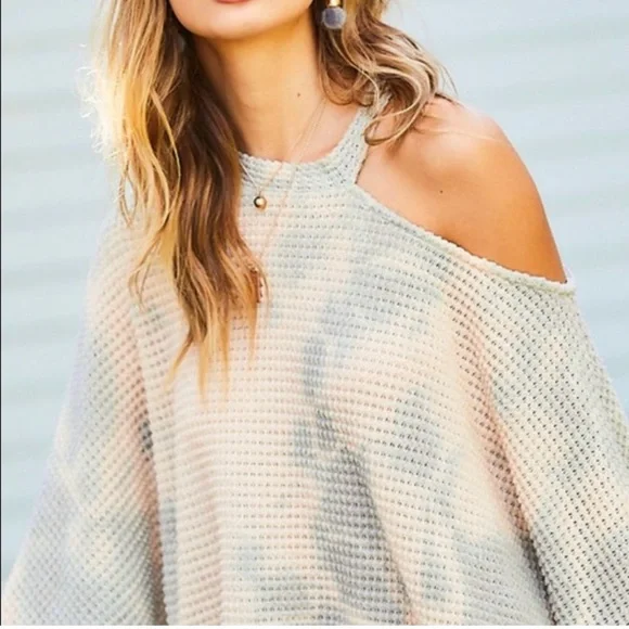 ⭐️Cream and Green Off-the-Shoulder Sweater with Waffle Knit - Picture 2 of 3